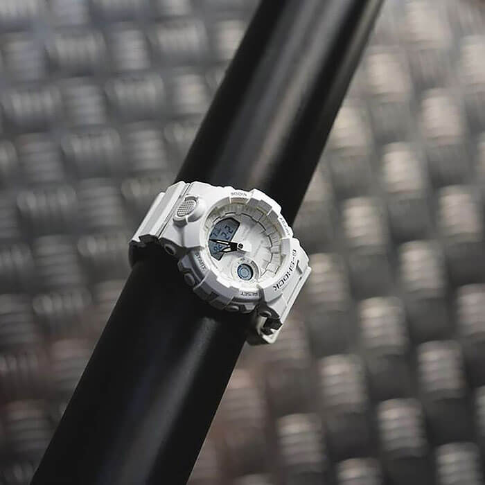 Casio GBA-800-7A мужские часы застежка крупным планом