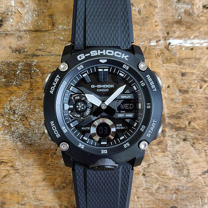 Casio GA-2000S-1A мужские часы застежка крупным планом