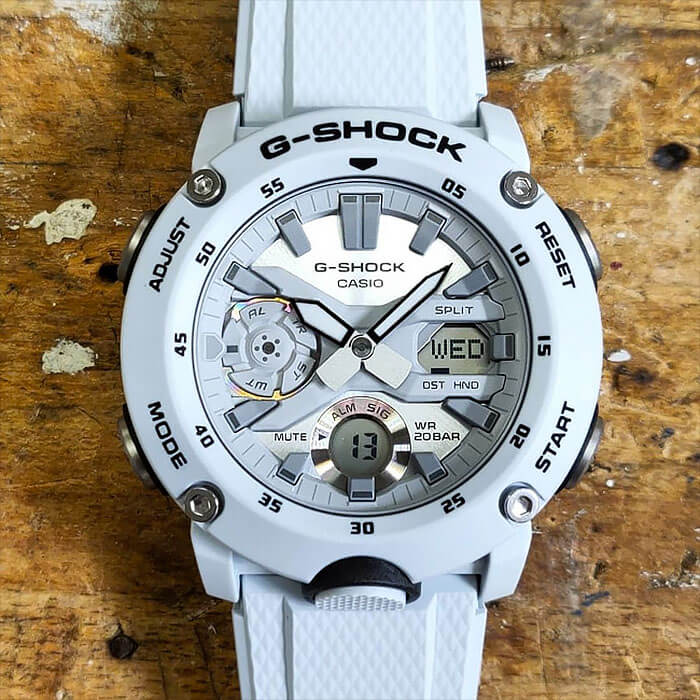 Casio Casio G-Shock GA-2000S-7ADR (GA-2000S-7A) спортивные наручные часы, вид спереди