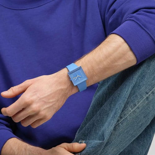 Swatch Swatch Square Bioceramic Standard SO34S700 кварцевые женские часы часы крупный план голубой циферблата