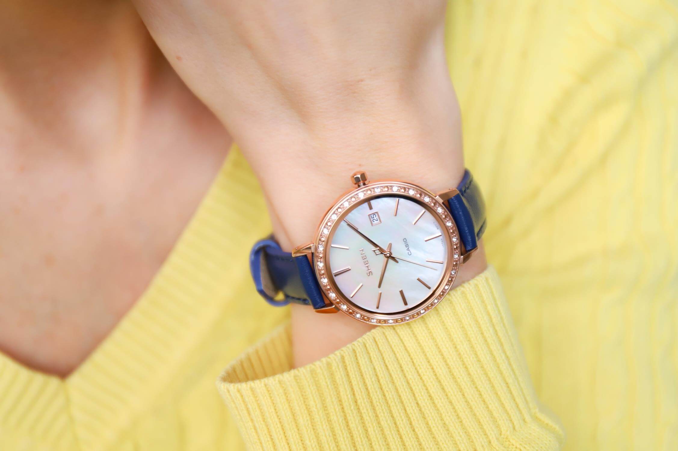 Casio Casio Sheen SHE-4052PGL-7AUEF, sheen япония женские часы на браслете кожаный боковой вид